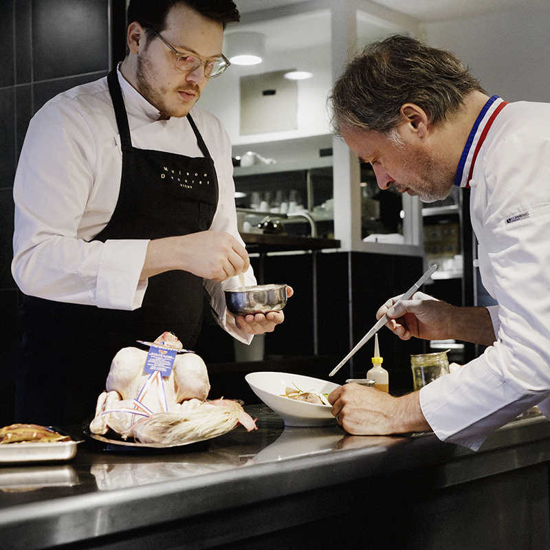 Préparation du Poulet du Bourbonnais par le chef Decoret